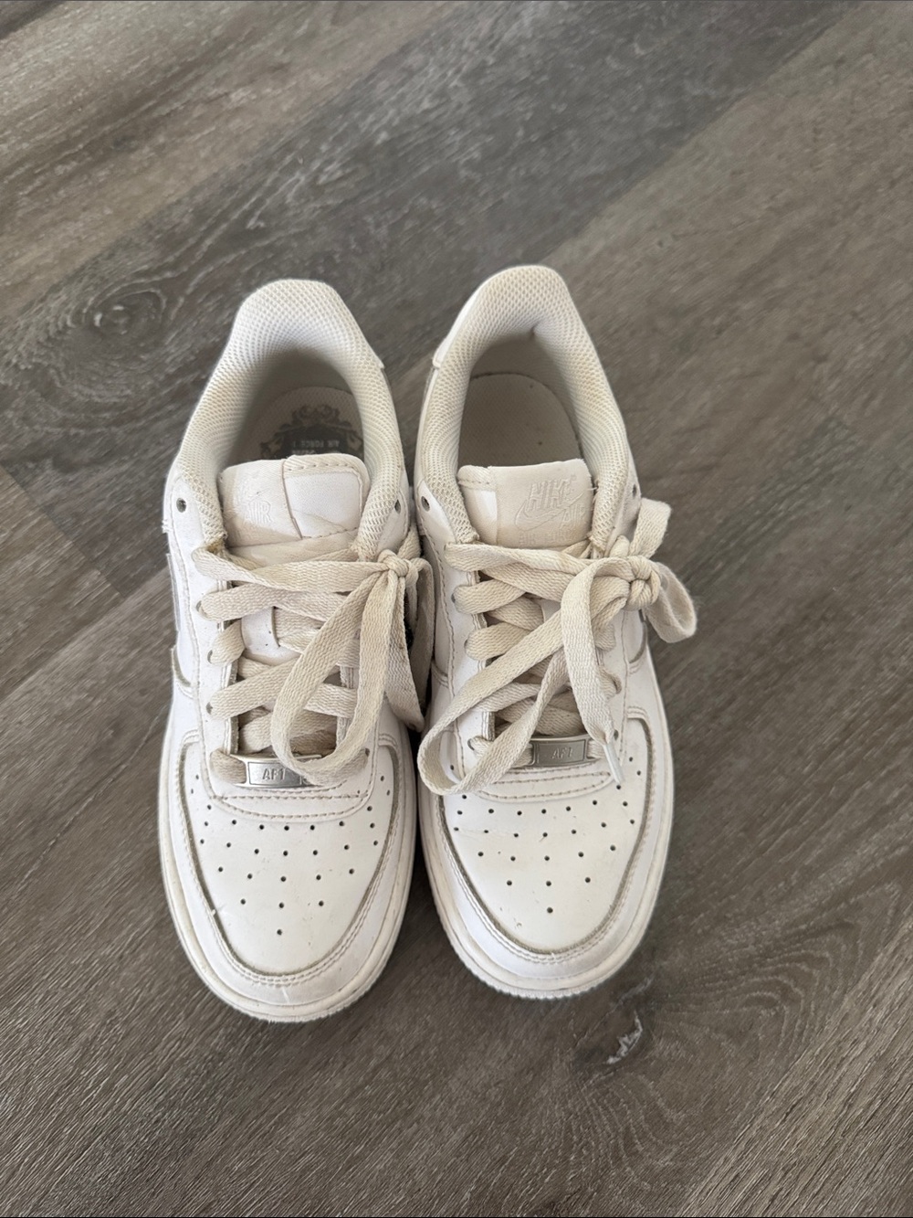 Nike Low-Top Sneakers in Off-White/Cream Boys size 3.5Y